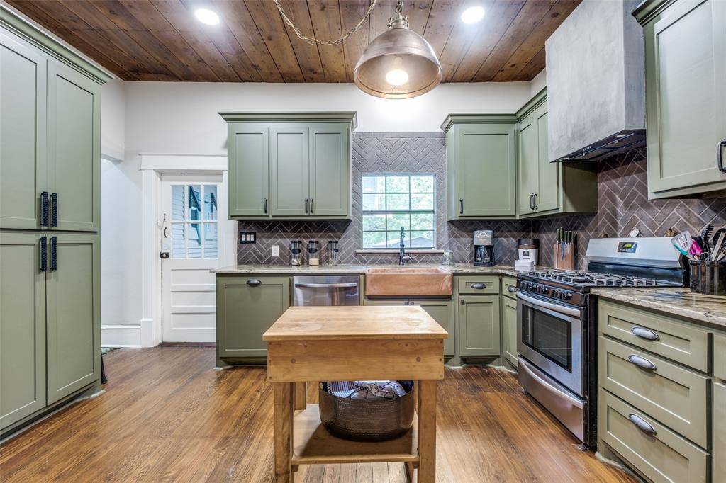 Dallas, TX 75223,705 S Glasgow Drive