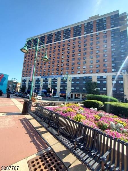 Rahway City, NJ 07065,1 Carriage City Plz #1115