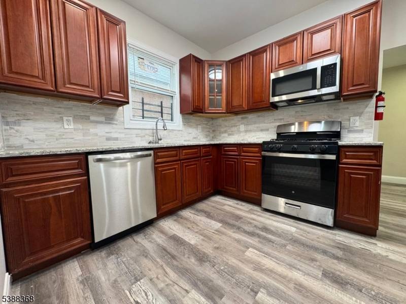 Newark City, NJ 07108,811 S 13Th St