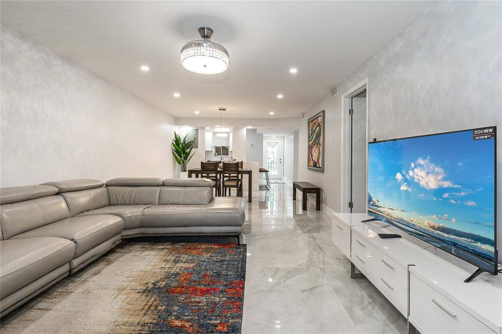 Pembroke Pines, FL 33025,9523 S Hollybrook Lake Dr #102