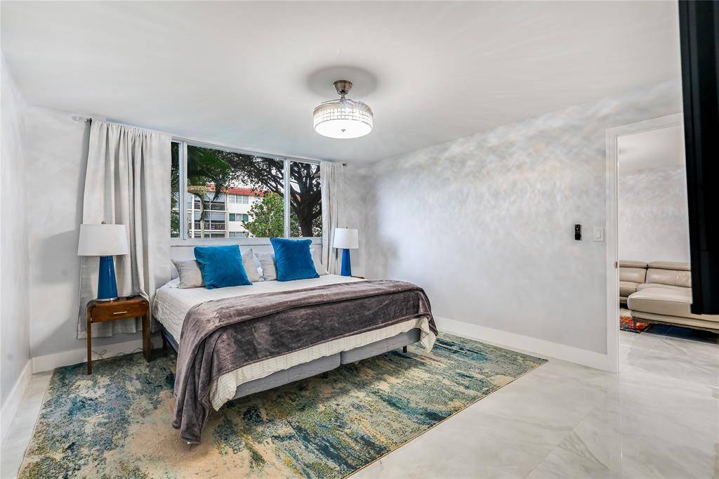 Pembroke Pines, FL 33025,9523 S Hollybrook Lake Dr #102