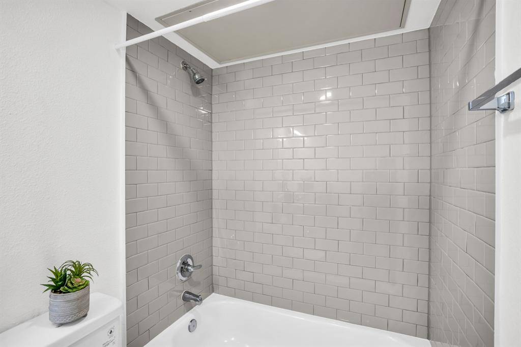 Dallas, TX 75230,11218 Park Central Place #C