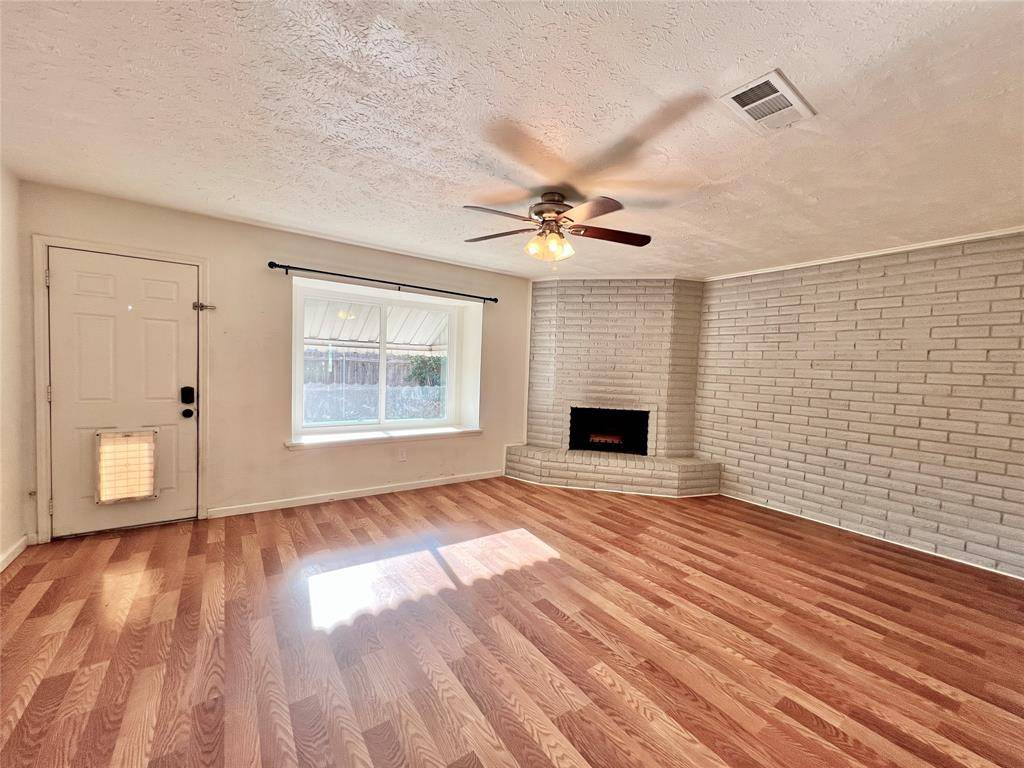 Grand Prairie, TX 75052,19 W Mountain Creek Drive