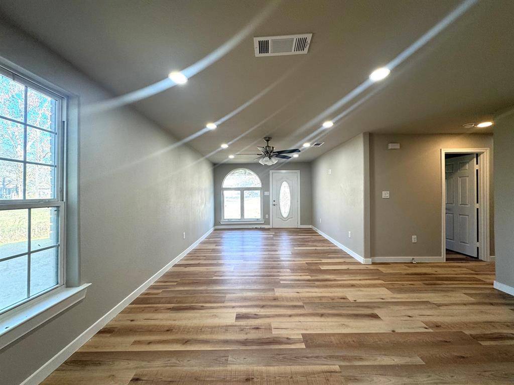 Mount Pleasant, TX 75455,516 S O'Tyson