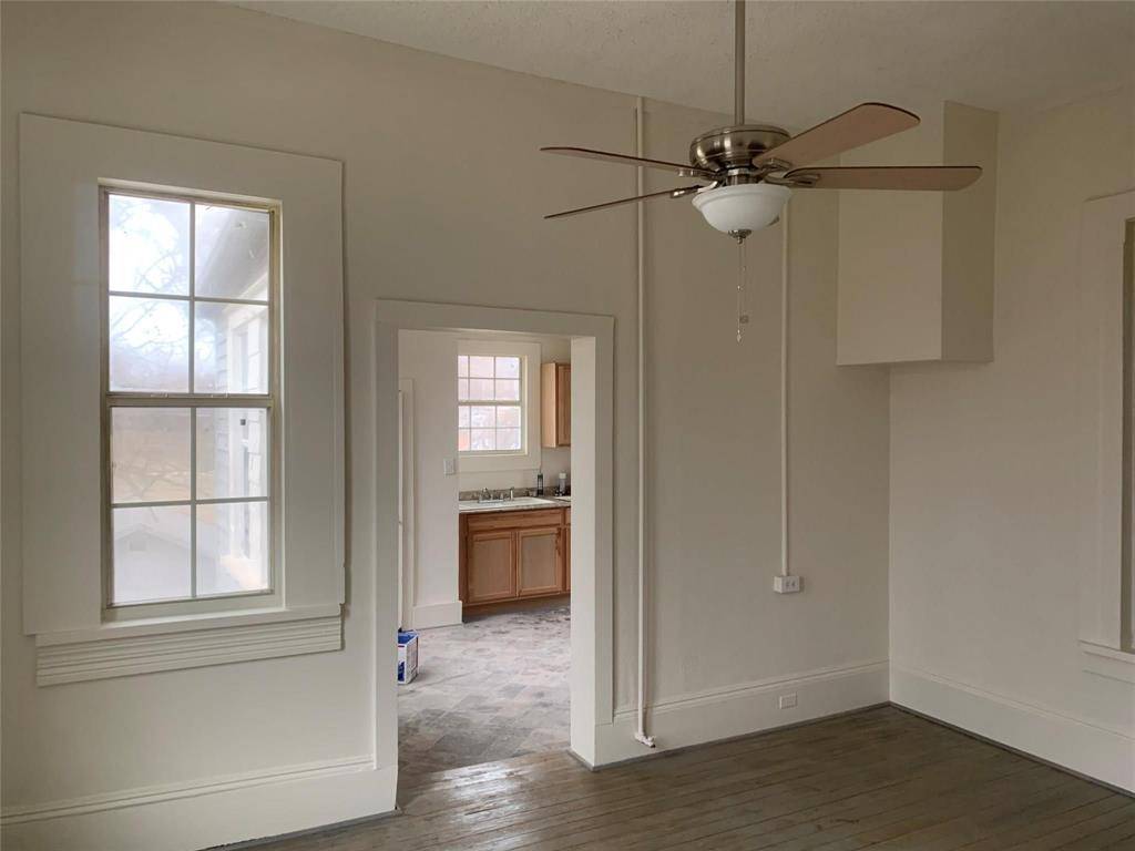 Denison, TX 75020,617 W Gandy Street W #3