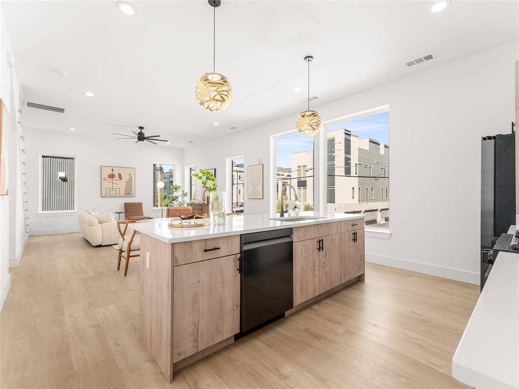 Dallas, TX 75204,2015 N Prairie Avenue #201