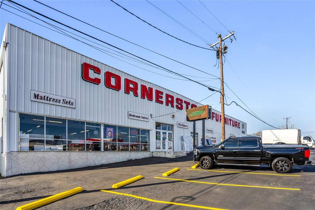 River Oaks, TX 76114,2615 Jacksboro Highway