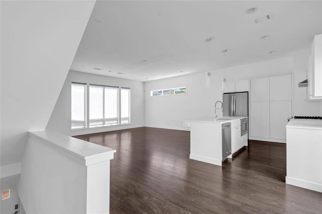 Dallas, TX 75204,4915 Flitwick Court