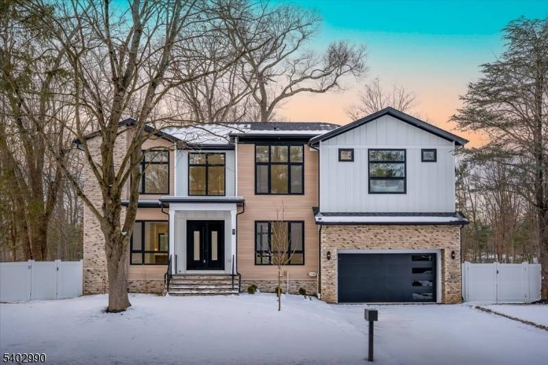 83 Falcon Rd, Livingston Twp., NJ 07039