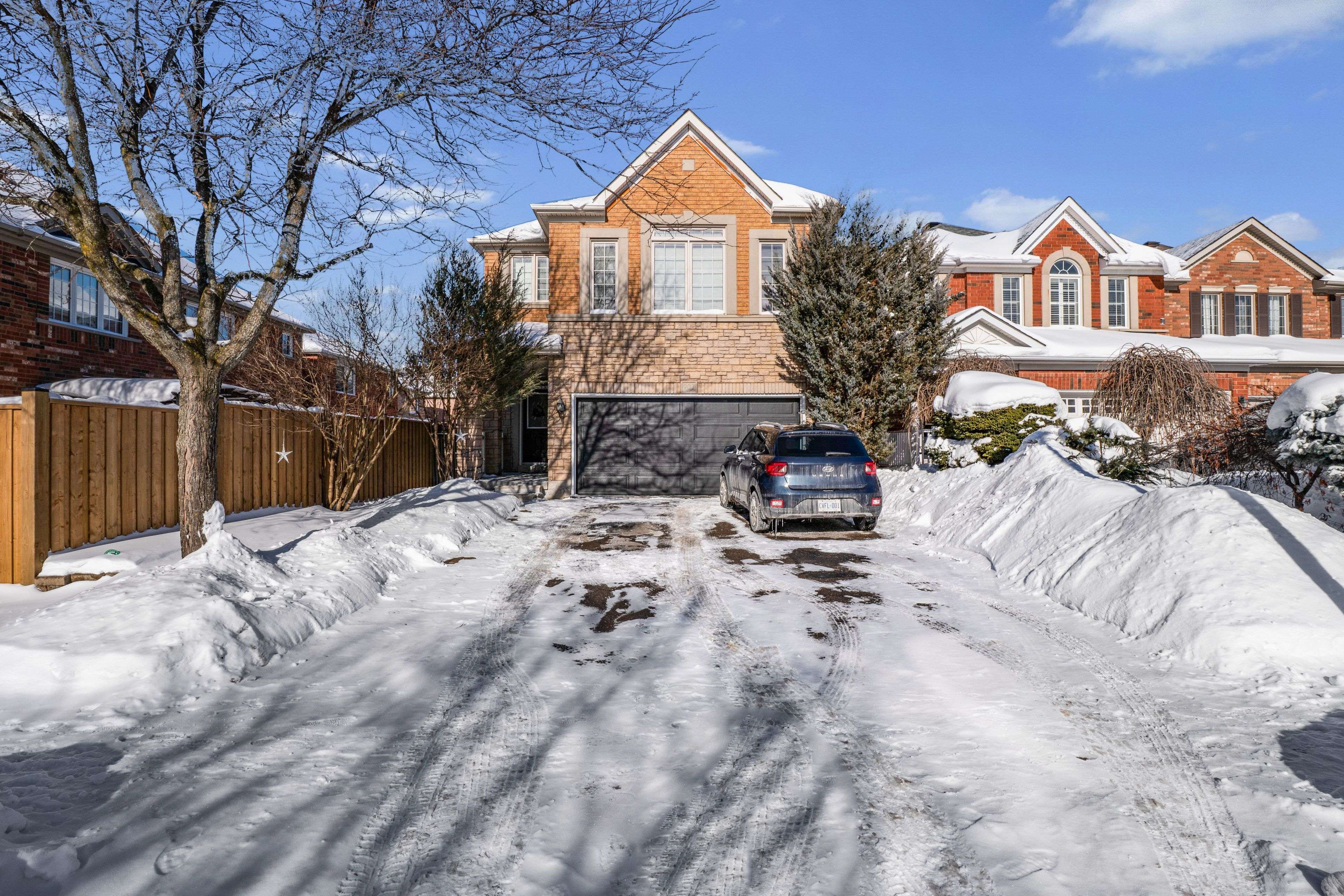 Newmarket, ON L3X 2Z1,907 Oaktree CRES #Basement