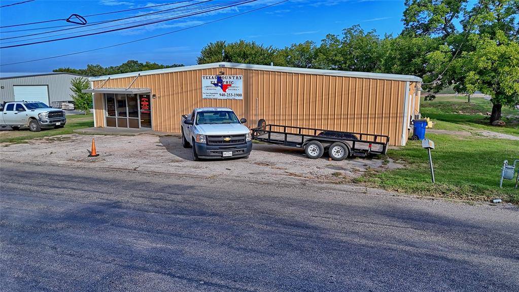 Bowie, TX 76230,206 N Matthews Street