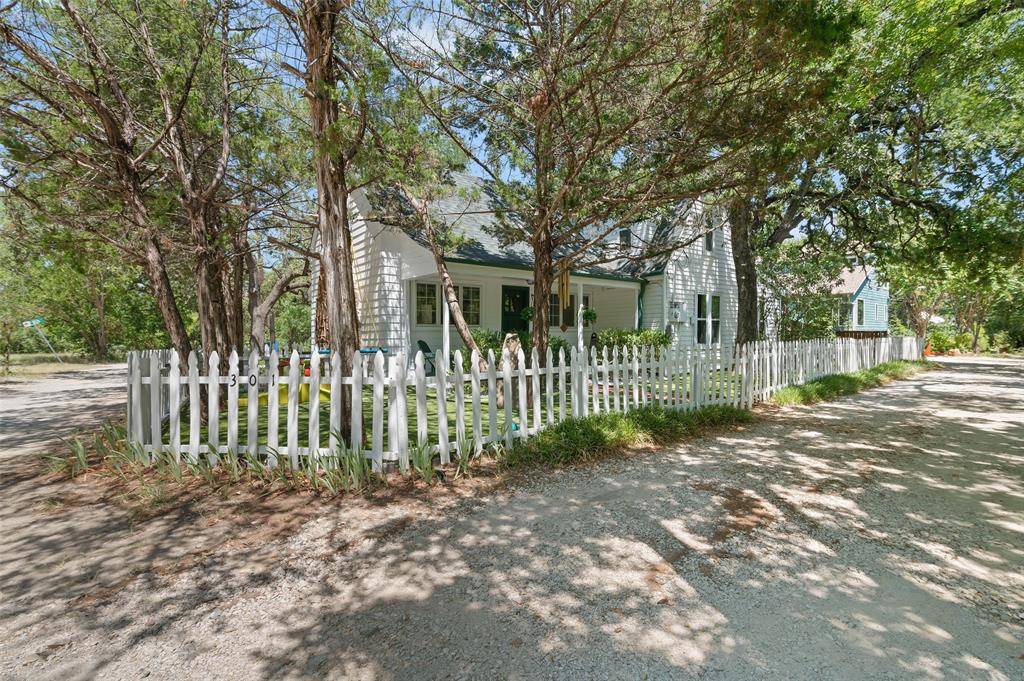 Shady Shores, TX 76208,301 E 7th Street