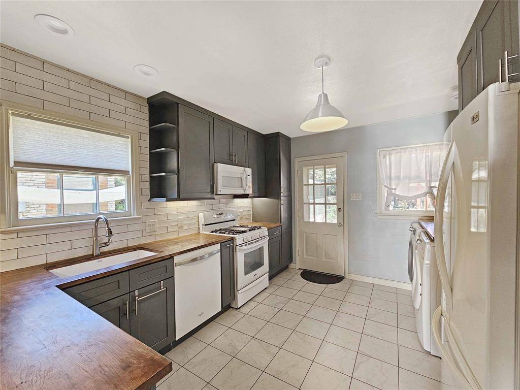 Dallas, TX 75211,2715 Burlington Boulevard