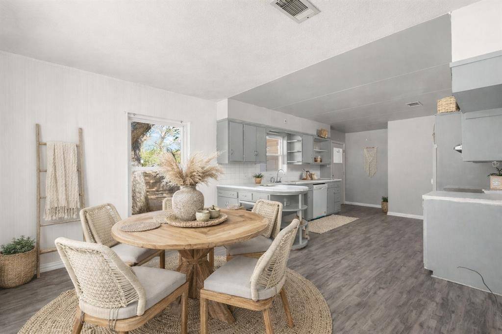 Ennis, TX 75119,206 E Belknap Street