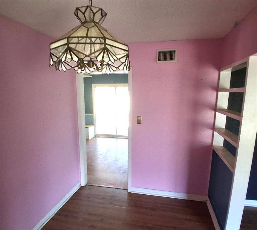 New Boston, TX 75570,318 N Frost Street