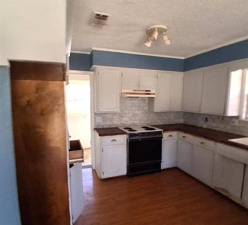 New Boston, TX 75570,318 N Frost Street