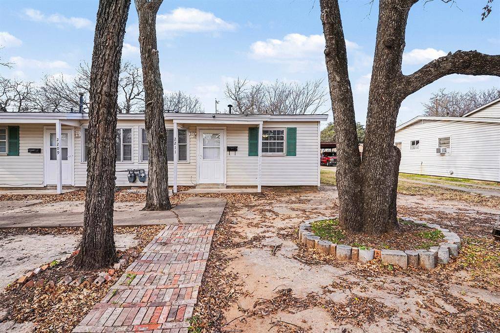 Fort Worth, TX 76111,2211 Barbell Lane