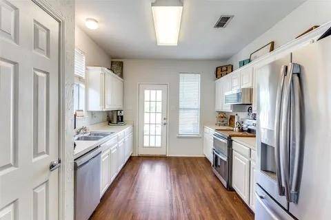 125 Timber Cross Court, Azle, TX 76020