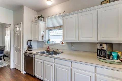 125 Timber Cross Court, Azle, TX 76020