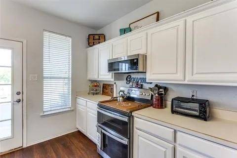 125 Timber Cross Court, Azle, TX 76020