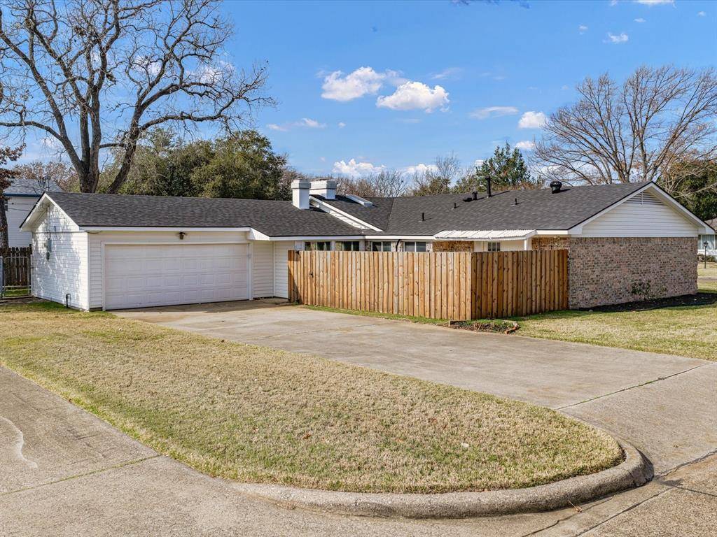 Farmers Branch, TX 75244,3838 Crestpark Drive