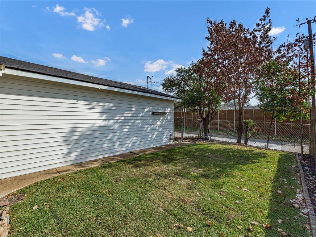 Farmers Branch, TX 75244,3838 Crestpark Drive