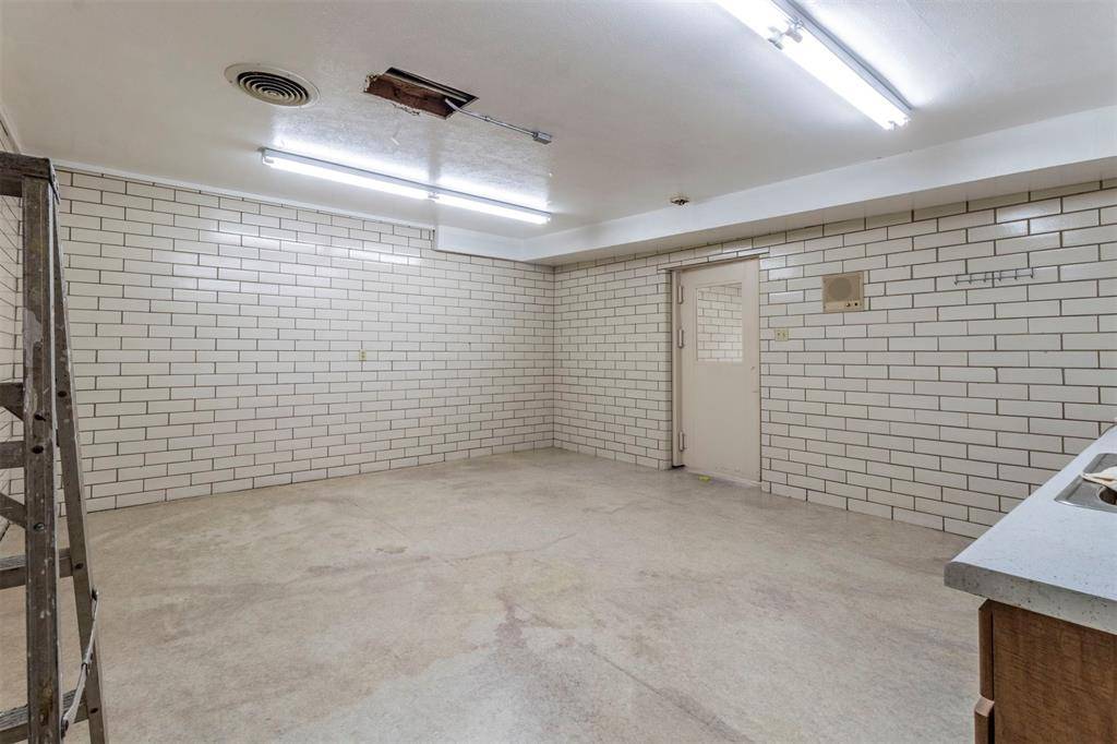 1012 W Division Street, Arlington, TX 76012