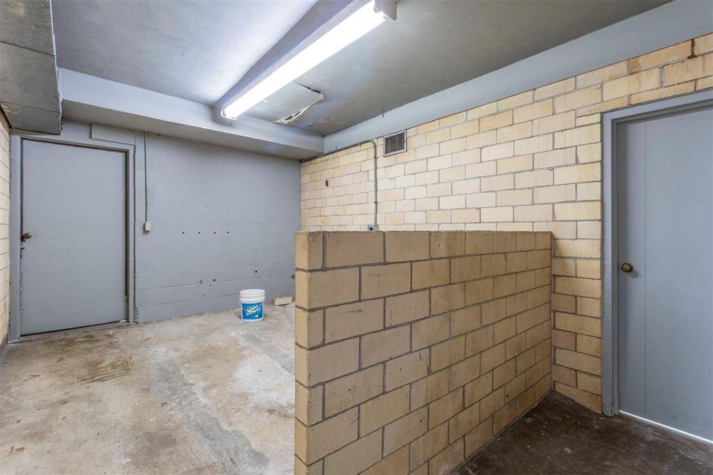 1012 W Division Street, Arlington, TX 76012