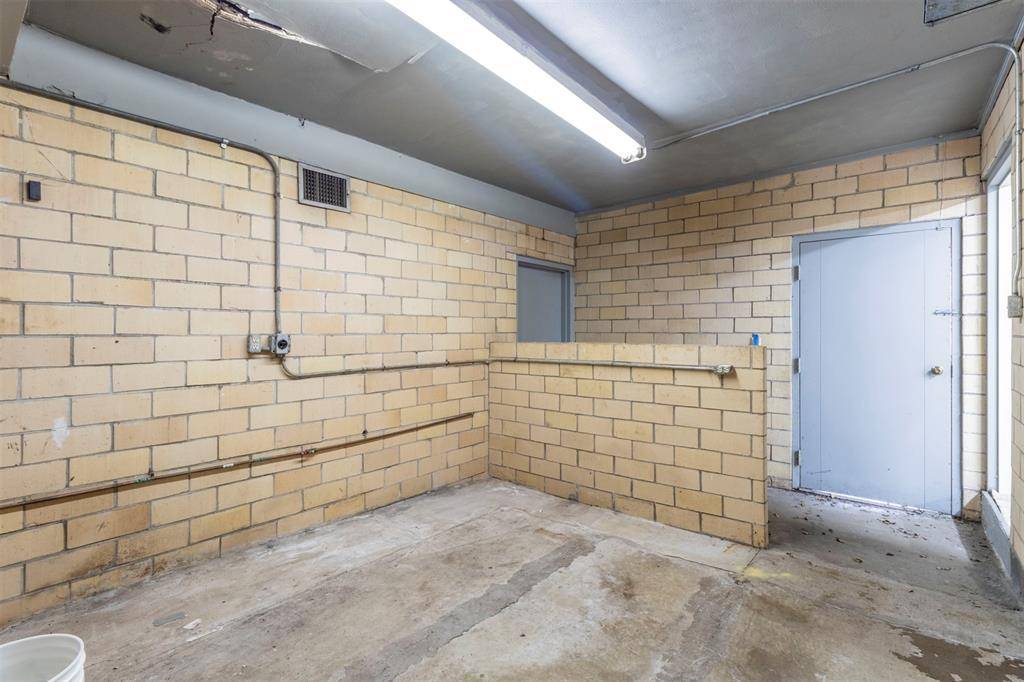 1012 W Division Street, Arlington, TX 76012