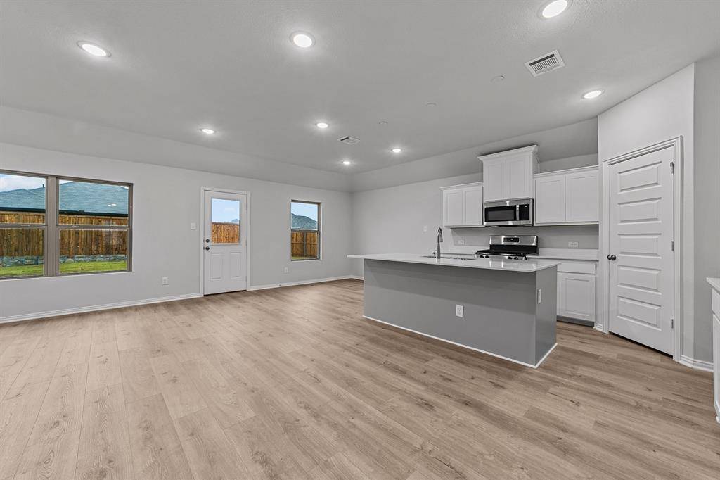 Van Alstyne, TX 75495,607 Forest Haven Drive