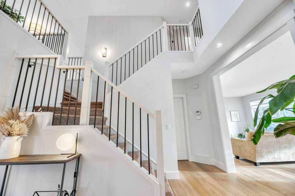 Calgary, AB T3H 5G2,225 Discovery Ridge WAY SW