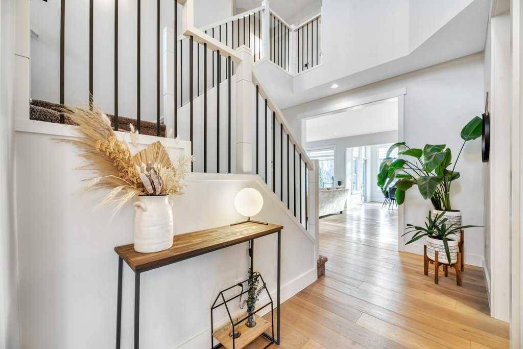 Calgary, AB T3H 5G2,225 Discovery Ridge WAY SW