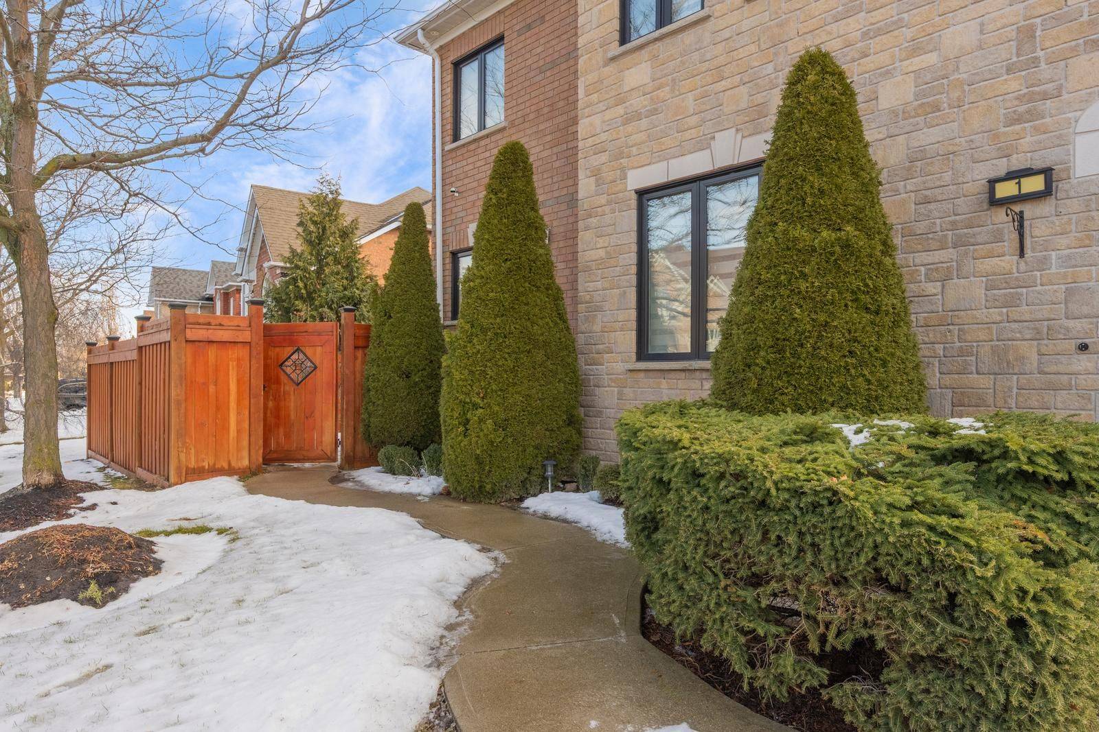 Brampton, ON L6P 1C7,1 Banks DR #BASEMENT