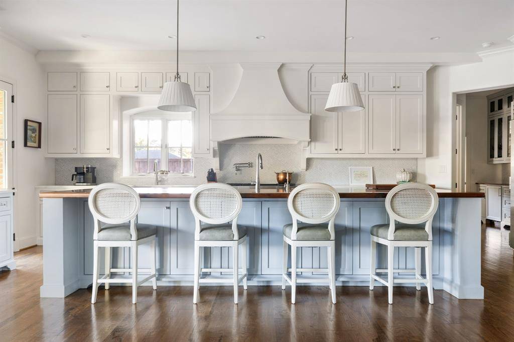 Dallas, TX 75214,7130 Brookcove Lane