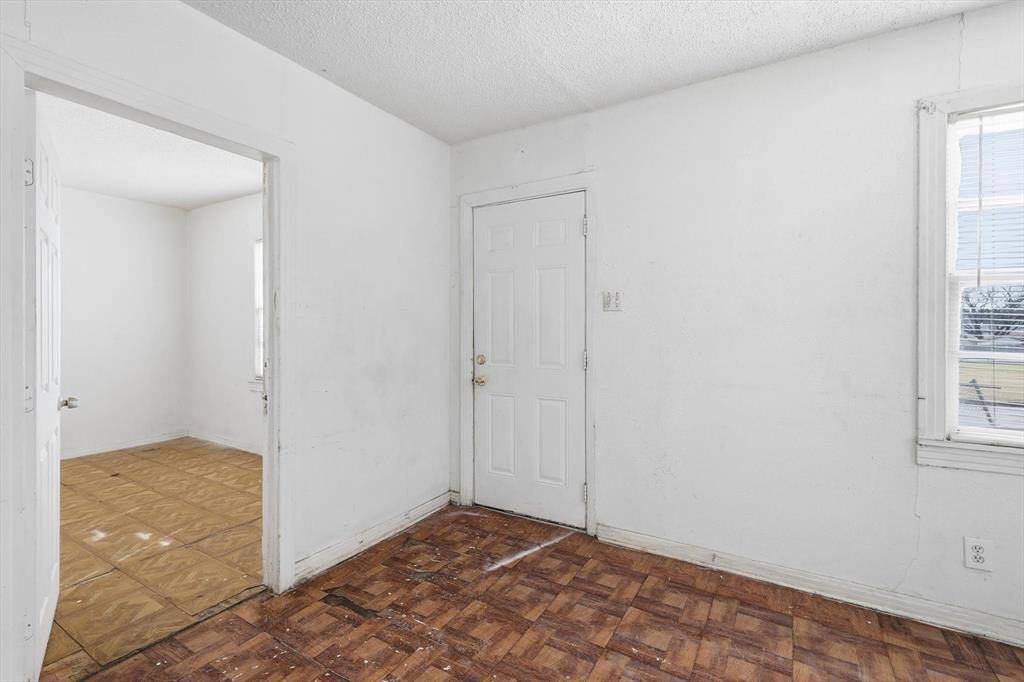 Fort Worth, TX 76104,953 E Lowden Street