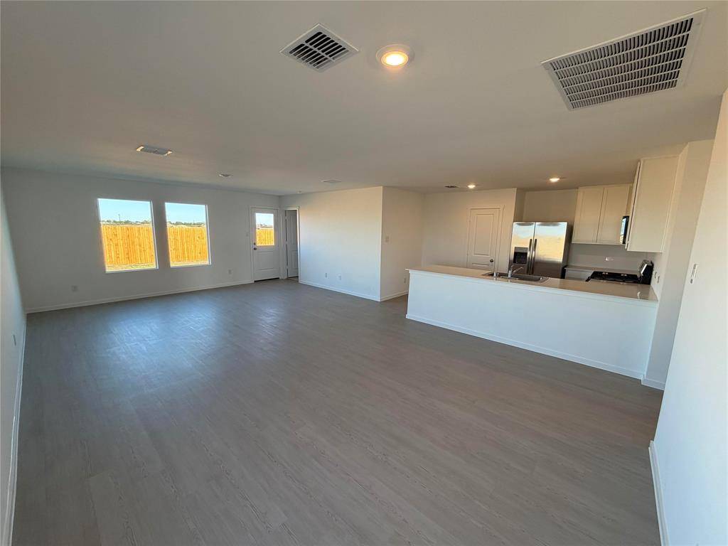 Fort Worth, TX 76052,1384 Amapola Drive