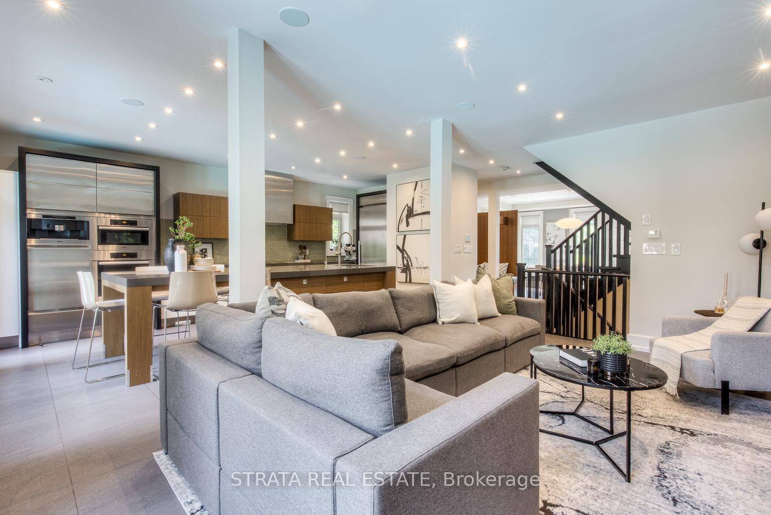 Toronto W09, ON M9R 2V6,33 Shadwick DR