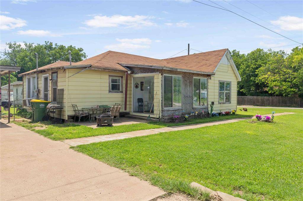 304 W Burnett, Calvert, TX 77837