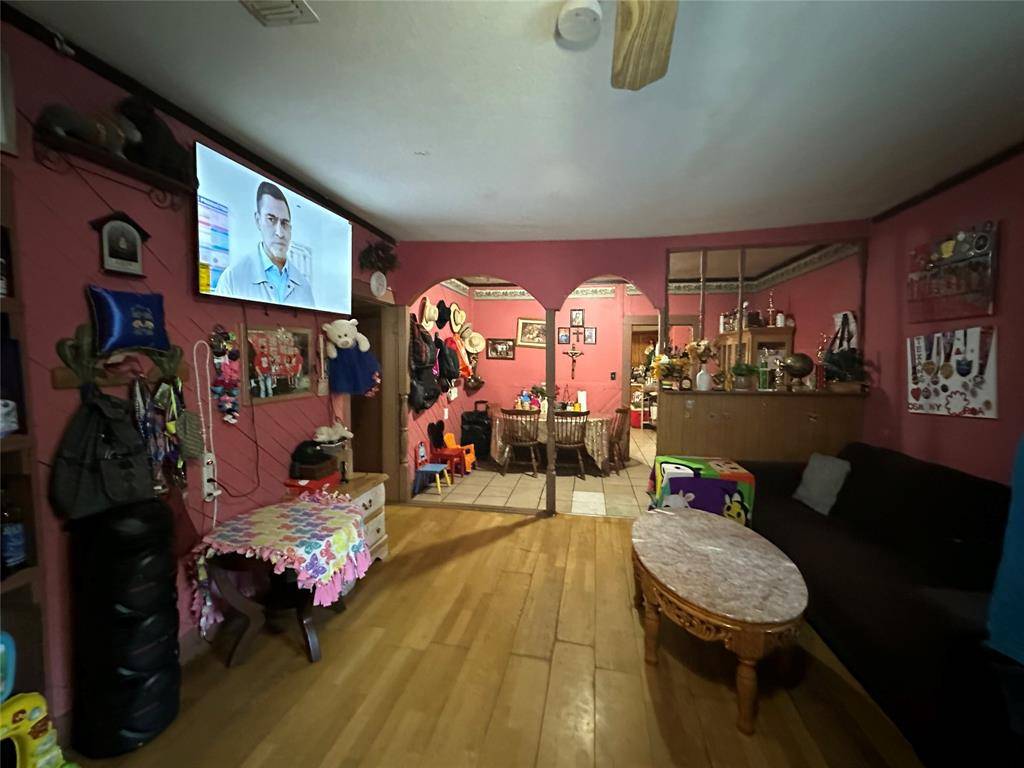 Fort Worth, TX 76111,915 Blandin Street