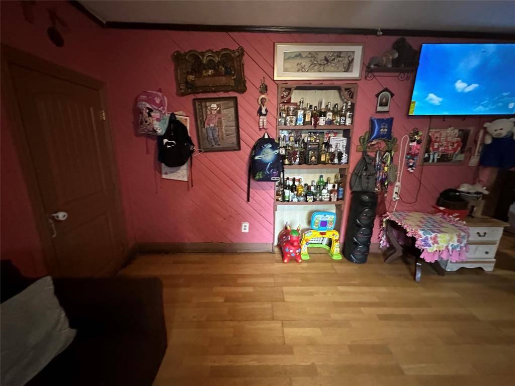 Fort Worth, TX 76111,915 Blandin Street