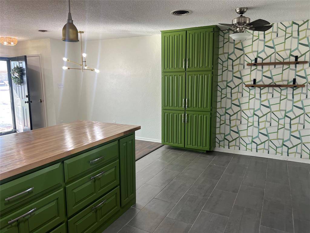 Fort Worth, TX 76116,7720 Gaston Avenue