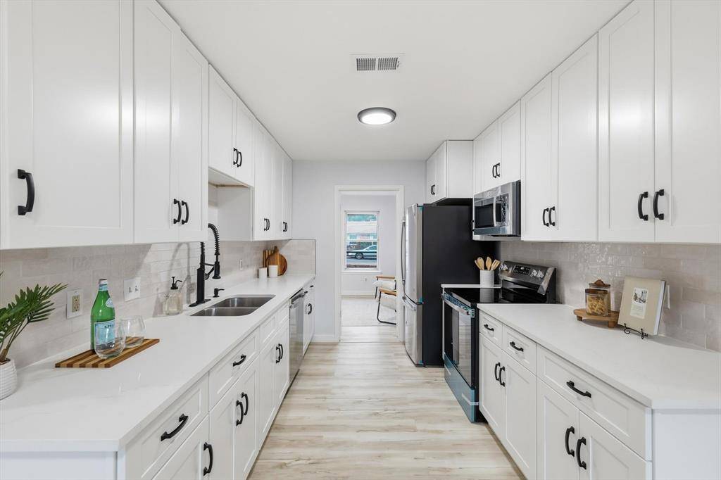 Fort Worth, TX 76133,6409 Winn Street