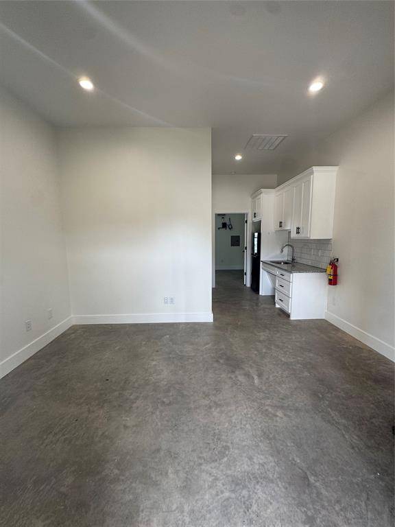 Gunter, TX 75058,202 W Main Street #106