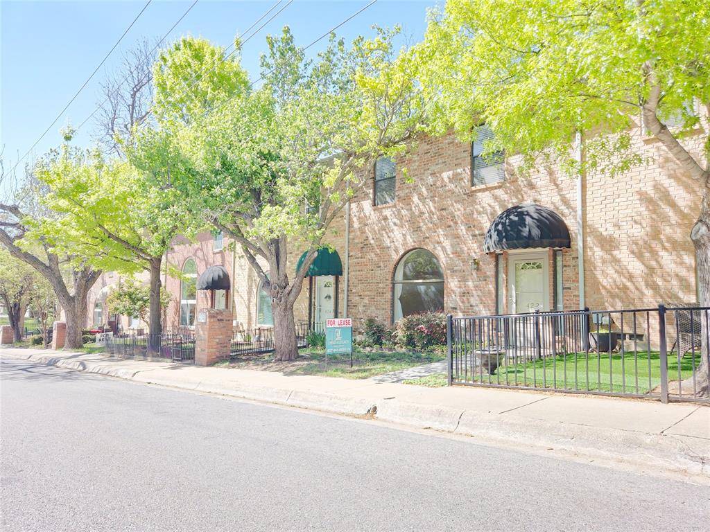 422 W Oak Street, Weatherford, TX 76086