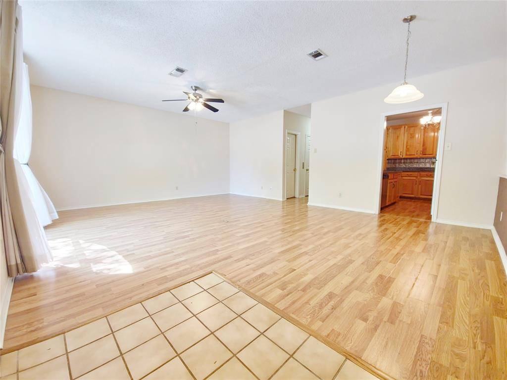 422 W Oak Street, Weatherford, TX 76086