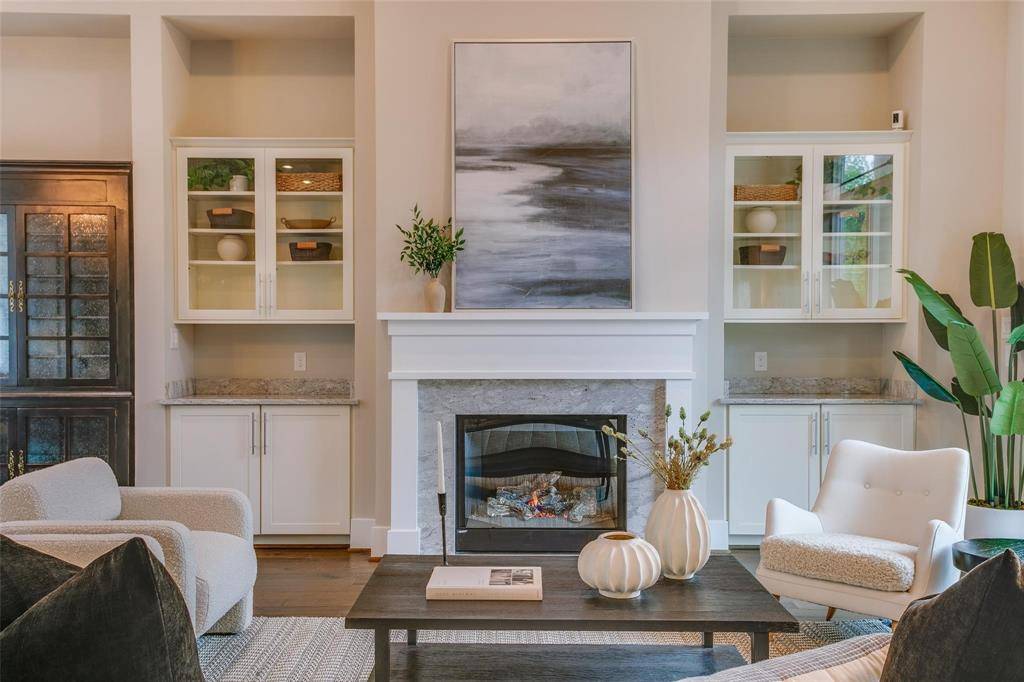 Dallas, TX 75203,381 E Greenbriar Lane #804