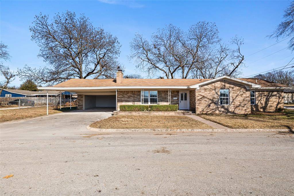 Bowie, TX 76230,109 E Williams Street
