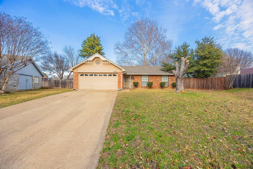 Arlington, TX 76016,2803 Glen Hollow Circle