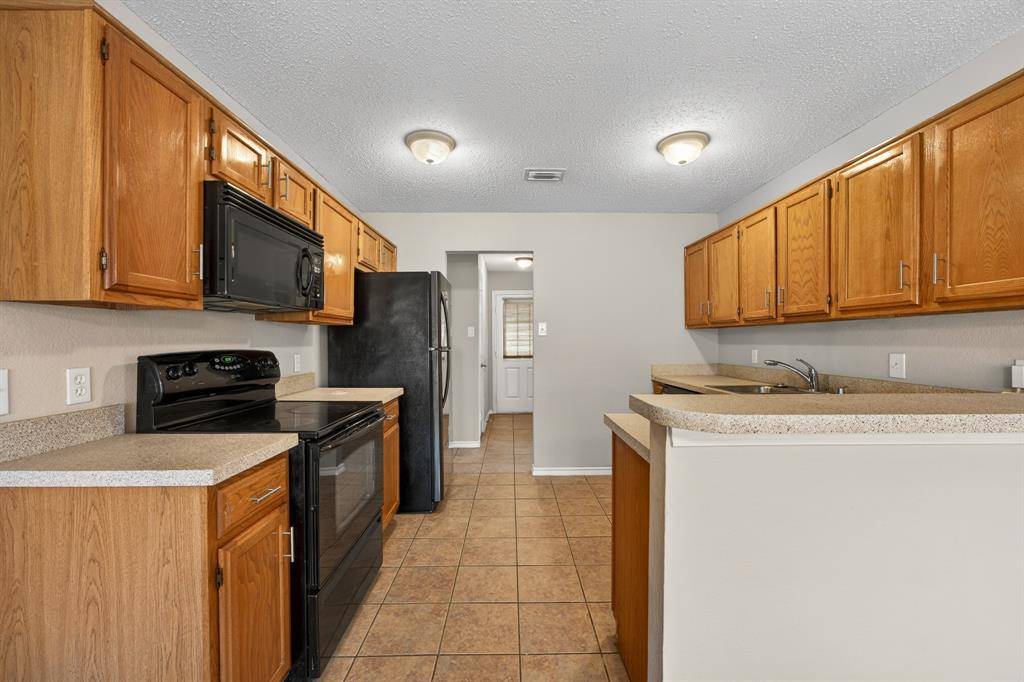 Arlington, TX 76016,2803 Glen Hollow Circle