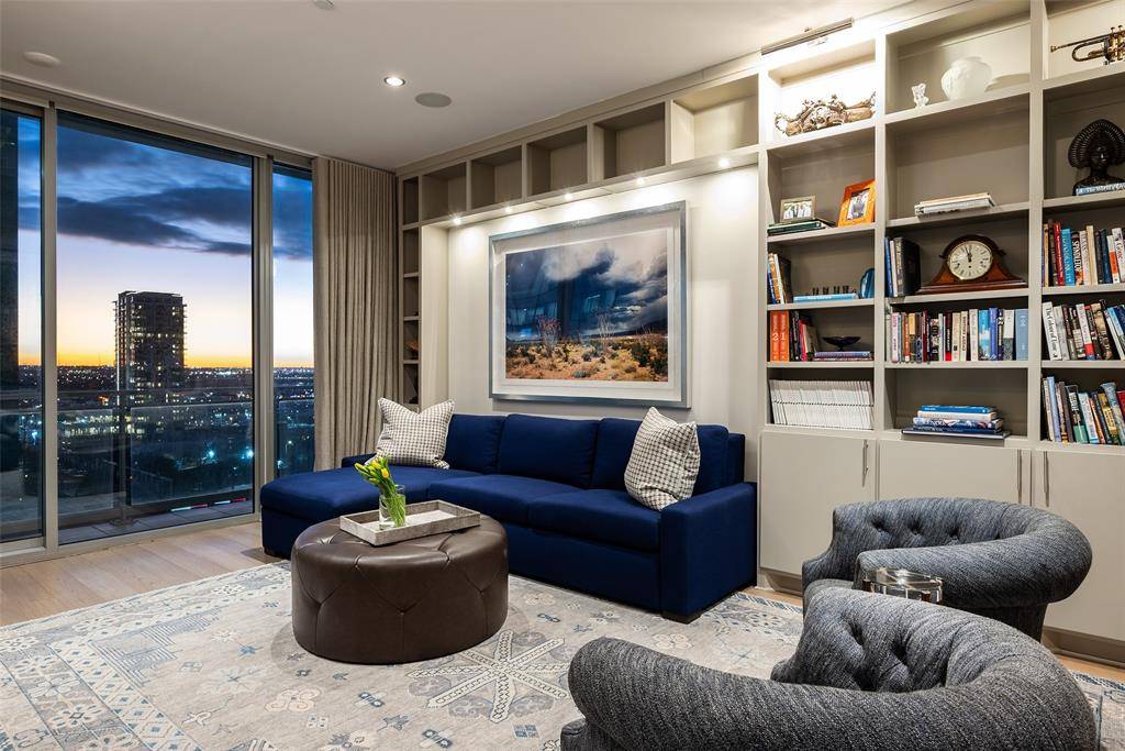 Dallas, TX 75201,2900 Mckinnon Street #1103